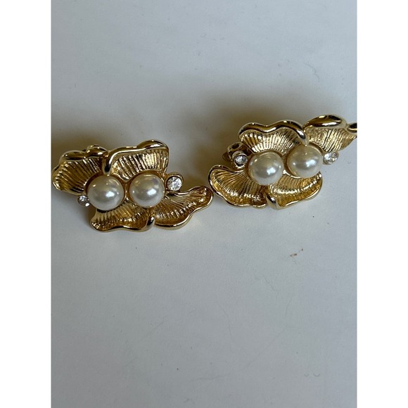 Vintage Gold Earrings Leaf Design with Pearls Zirconia clip on - Picture 5 of 7